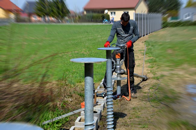 SF-Austria Ihr Profi für Schraubfundamente und Zaunsysteme